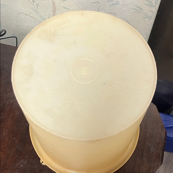 Large Vintage Tupperware dry Container - Picture 6 of 6
